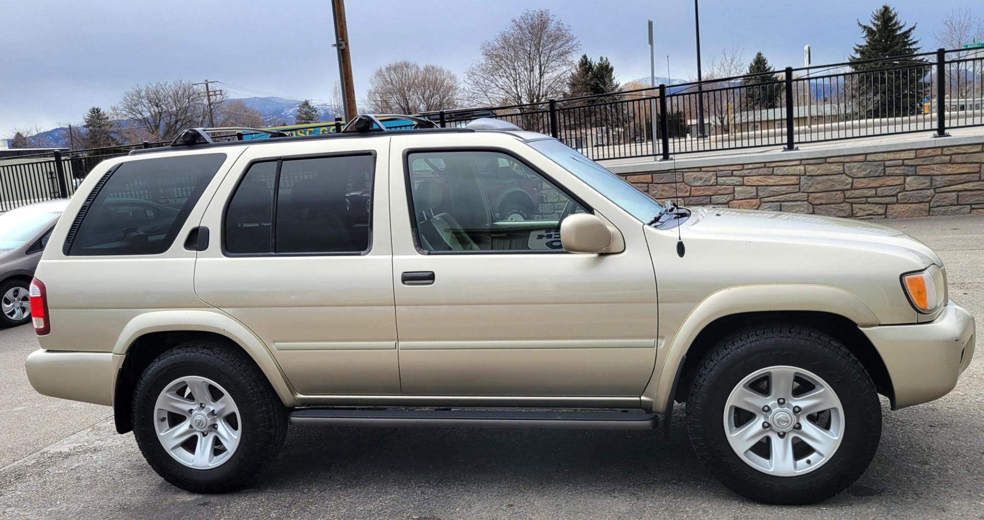 2002 Gold /Tan Nissan Pathfinder LE (JN8DR09Y22W) with an 3.5L v6 engine, Automatic transmission, located at 450 N Russell, Missoula, MT, 59801, (406) 543-6600, 46.874496, -114.017433 - 4WD SUV. 3.5L V6. Automatic Transmission. Heated Seats. Power Leather Seats. Power Sunroof. Air. Cruise. Tilt. AM FM CD Player. Power Windows and Locks. Because of the age, Financing is not available on this vehicle. - Photo#4